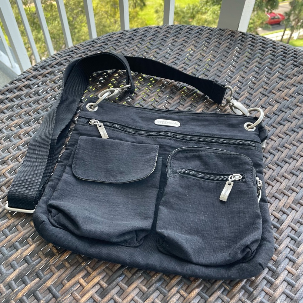 baggallini- Anywhere Black Crossbody Bag